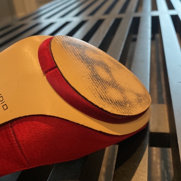 Max Studio Women’s Red Satin heel - Picture 10 of 10